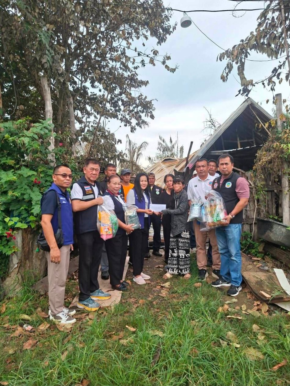 ลงพื้นที่ตรวจเยี่ยม พูดคุยให้กำลังใจครอบครัวผู้ประสบภัย พร้อมมอบสิ่งของเครื่องอุปโภคบริโภค และเงินช่วยเหลือเบื้องต้น
